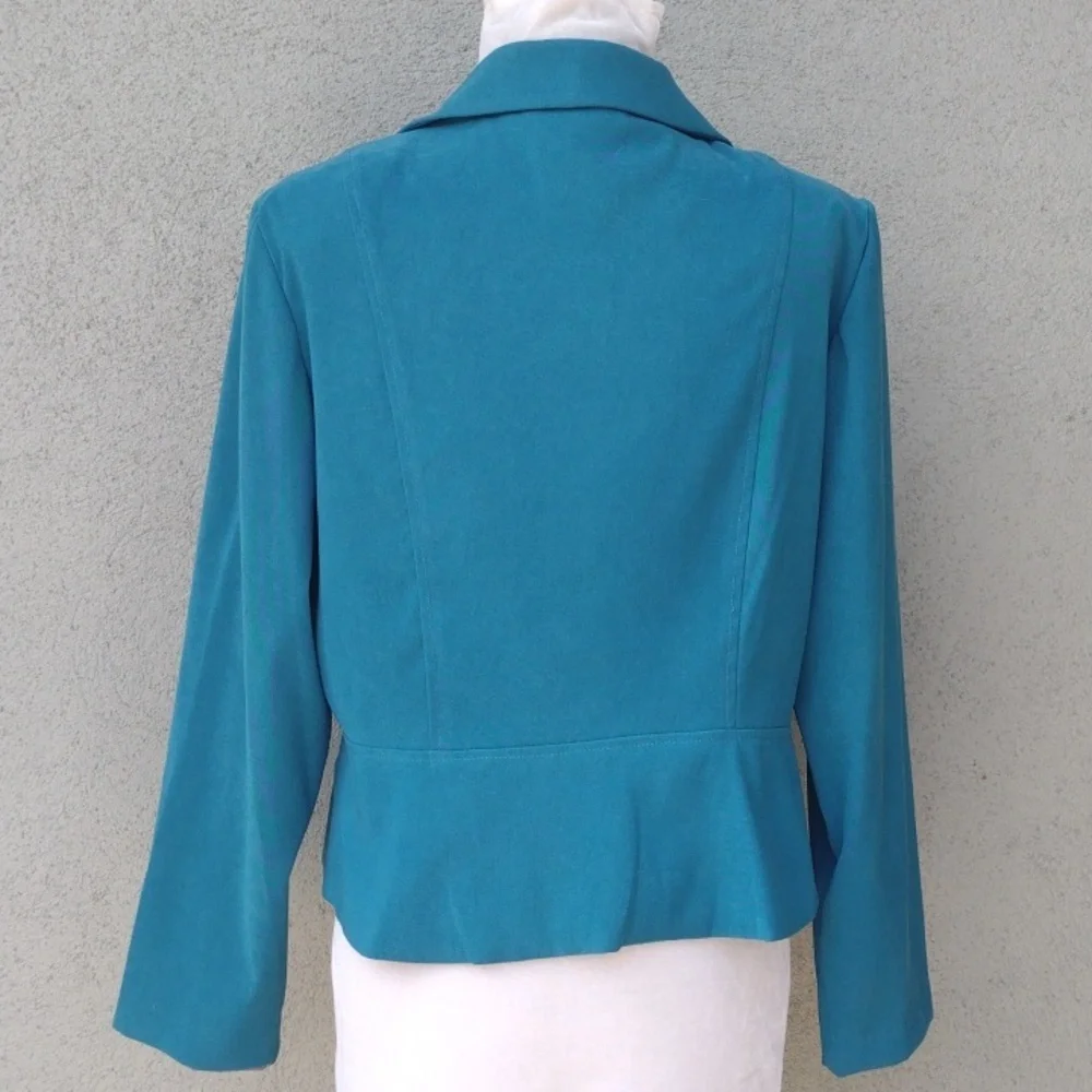 karin stevens details shoulder